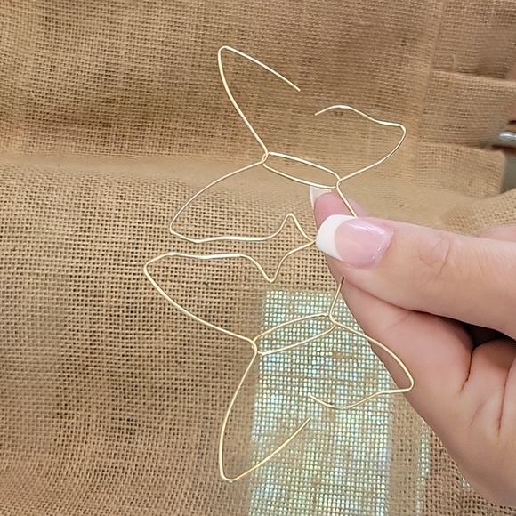 Oversized Butterfly Threader Style Earrings - Picture 4 of 6